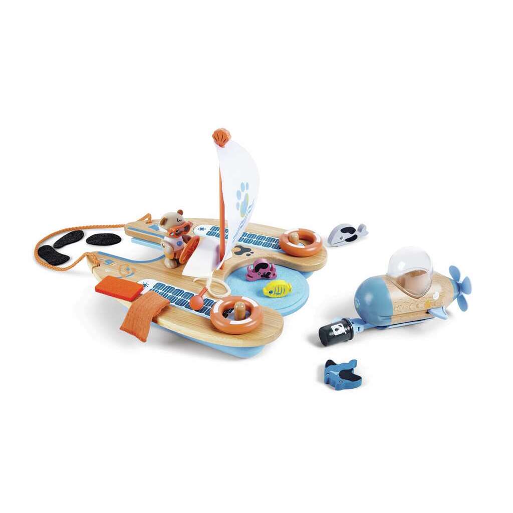 Wooden playset featuring Ben the Otter as an eco-conscious sailor alongside boats, animals, and a solar-powered airplane on a water-themed base. Various animal figures, some with life vests and helmets, enhance imaginative play in this engaging set.